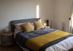 3 bed cottage close to Freshwater Bay (5 min walk) with fully enclosed garden.