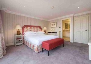 3 Bed Penthouse Apartment Next To Harrods.