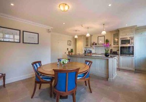 3 Bed Penthouse Apartment Next To Harrods.