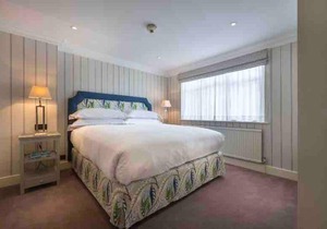 3 Bed Penthouse Apartment Next To Harrods.