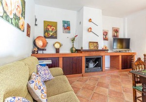 3 bedroom accommodation in Alozaina
