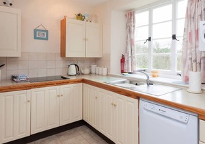 3 bedroom accommodation in South Sands