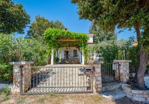 3 bedroom accommodation in Pavicini