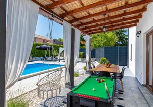 3 bedroom accommodation in Svetvincenat