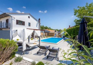 3 bedroom accommodation in Svetvincenat