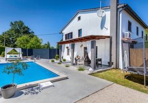 3 bedroom accommodation in Svetvincenat
