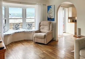 3 bedroom accommodation in Island St