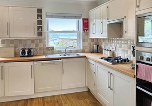 3 bedroom accommodation in Island St
