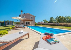 3 bedroom accommodation in Zminj