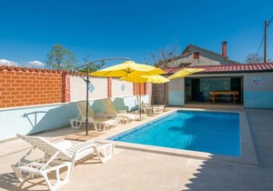 3 bedroom accommodation in Zminj