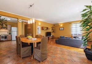 3 bedroom accommodation in Putini