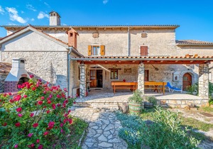 3 bedroom accommodation in Rezanci