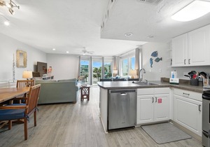3 BR Pet Friendly East End Condo with community pool