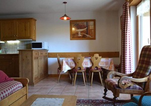 3-room apt, sleeps 6, near shops and slopes, parking included, pets allowed