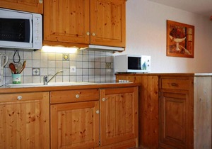 3-room apt, sleeps 6, near shops and slopes, parking included, pets allowed