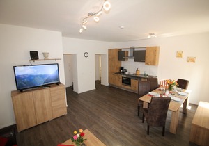 3 rooms, up to 8 persons, luxuriously furnished, "Sunflower"