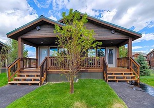 3-Star Hotel ∙ Explorer Cabins at Yellowstone