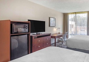 3-Star Hotel ∙ Clarion Inn Sheffield Muscle Shoals