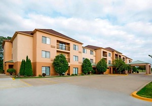 3-Star Hotel ∙ Courtyard by Marriott Springfield