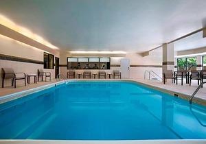 3-Star Hotel ∙ Courtyard by Marriott Springfield