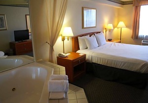 3-Star Hotel ∙ Country Inn & Suites by Radisson, Lansing, MI