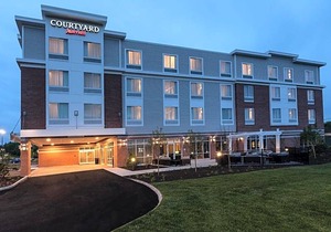 3-Star Hotel ∙ Courtyard by Marriott Boston Littleton