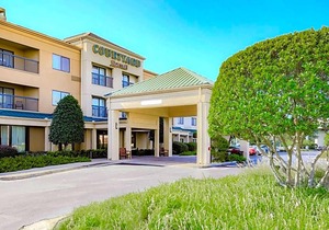 3-Star Hotel ∙ Courtyard Monroe Airport