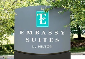 3-Star Hotel ∙ Embassy Suites by Hilton Auburn Hills