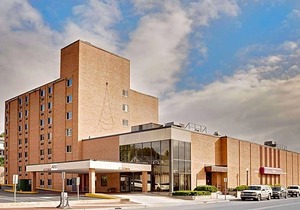 3-Star Hotel ∙ Ramada by Wyndham Marquette