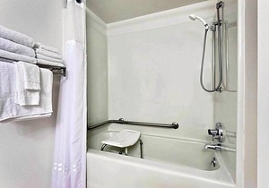 3-Star Hotel ∙ Ramada by Wyndham Marquette