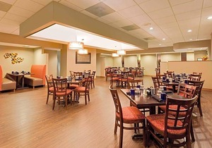 3-Star Hotel ∙ Ramada by Wyndham Marquette