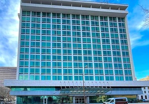 3-Star Hotel ∙ 17 West Hotel, Ascend Hotel Collection