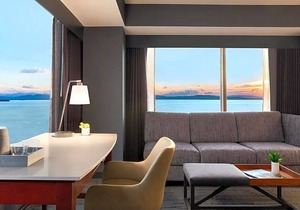3-Star Hotel ∙ Hilton Burlington Lake Champlain