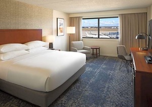 3-Star Hotel ∙ Sheraton Hartford Hotel at Bradley Airport