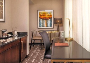 3-Star Hotel ∙ Doubletree By Hilton Youngstown Downtown
