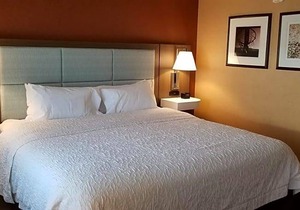 3-Star Hotel ∙ Hampton Inn & Suites Boston Crosstown Center