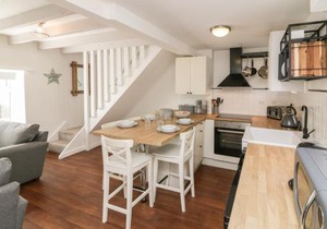 3 Thornlea Mews