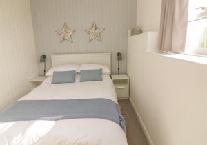3 Thornlea Mews