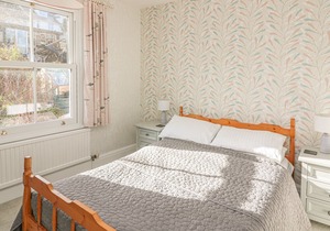 3 Top View Cottages, SALCOMBE