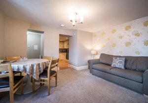 30 Trinity Mews - coaching mews just a few steps from harbour and town centre in quiet cul de sac -