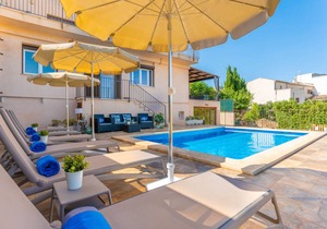 302 m² House ∙ 3 bedrooms ∙ 6 guests