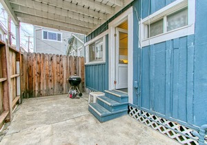 304S: Budget-friendly Cottage, Open Floorplan Duplex, 2 Blocks to Beach, Shops +