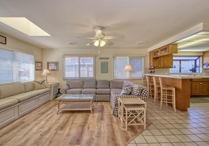 316CL - Spacious 4 bdr Avalon House , Quick walk to Beach, WIFI