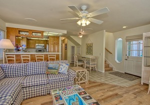 316CL - Spacious 4 bdr Avalon House , Quick walk to Beach, WIFI