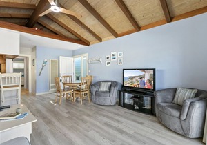 318CL Upper: Spacious Avalon Home, Cathedral Ceilings, Ample Balcony, Mtn Views