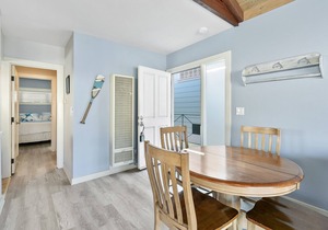 318CL Upper: Spacious Avalon Home, Cathedral Ceilings, Ample Balcony, Mtn Views