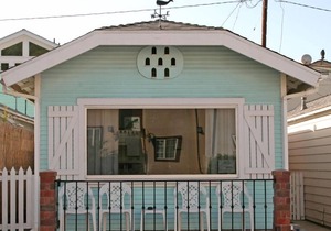 319CE: Budget-friendly Cottage, 2.5 Blocks to Beach and Shops + WIFI