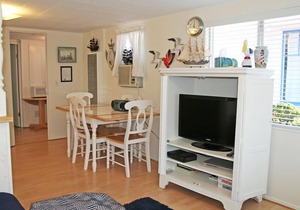 323E: Budget-friendly Avalon Cottage on Eucalyptus Street. Includes A/C and only