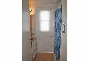 323E: Budget-friendly Avalon Cottage on Eucalyptus Street. Includes A/C and only