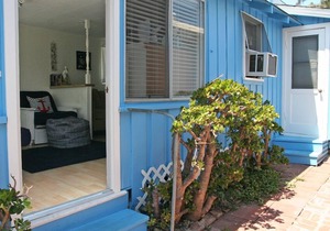 323E: Budget-friendly Avalon Cottage on Eucalyptus Street. Includes A/C and only